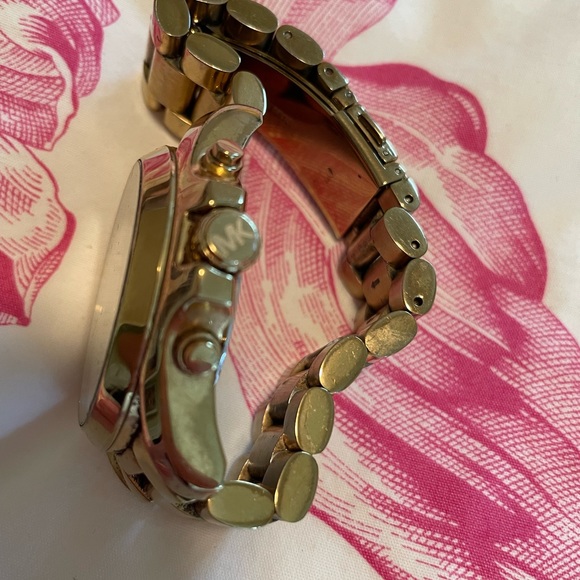 ❤️ Michael Kors Gold Watch ❤️ with Working Battery! - Picture 4 of 6